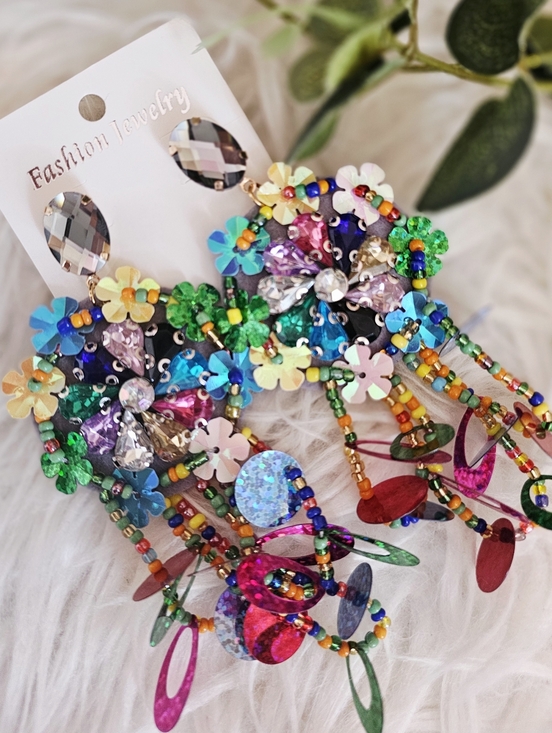 Jewelry - Gorgeous Beaded & Crystal Earrings Set